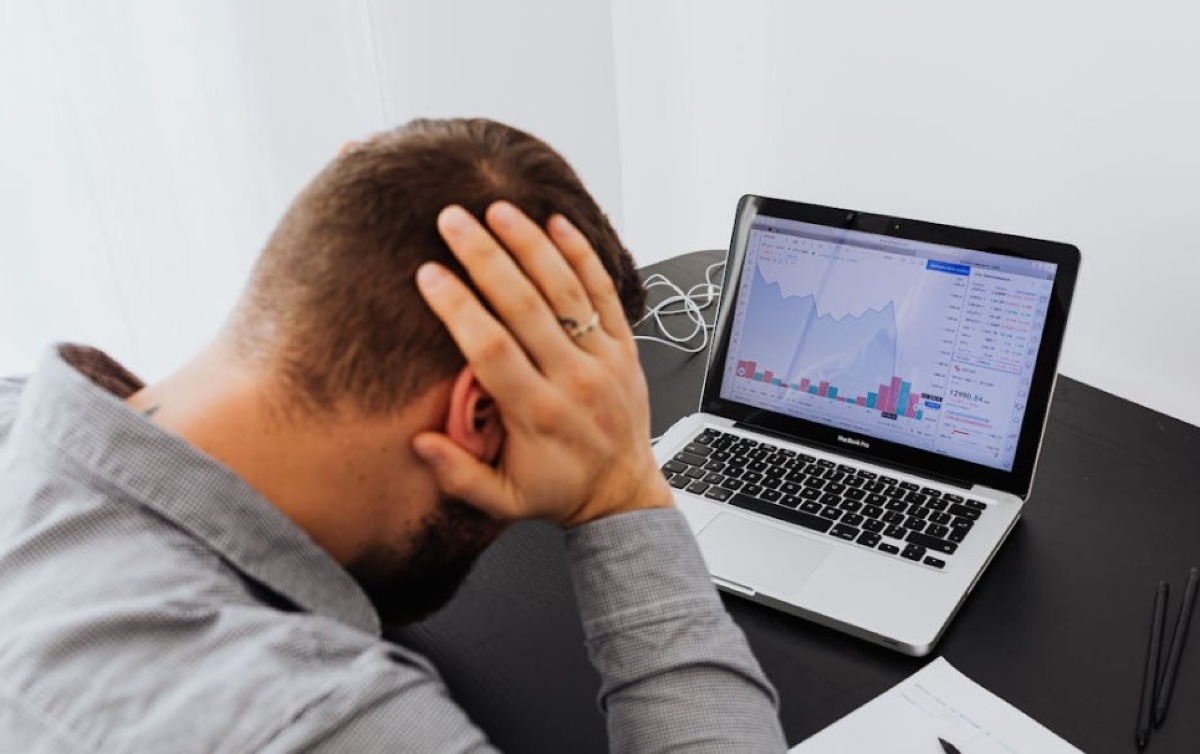 La guerra travolge i mercati: borse in picchiata, gas oltre i 50 dollari - 