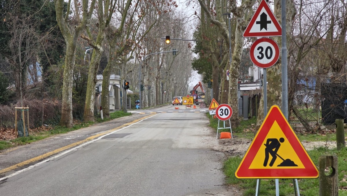 Riccione, lavori al quartiere Abissinia: più decoro e sicurezza con i nuovi marciapiedi - Viale Vespucci, Riccione
