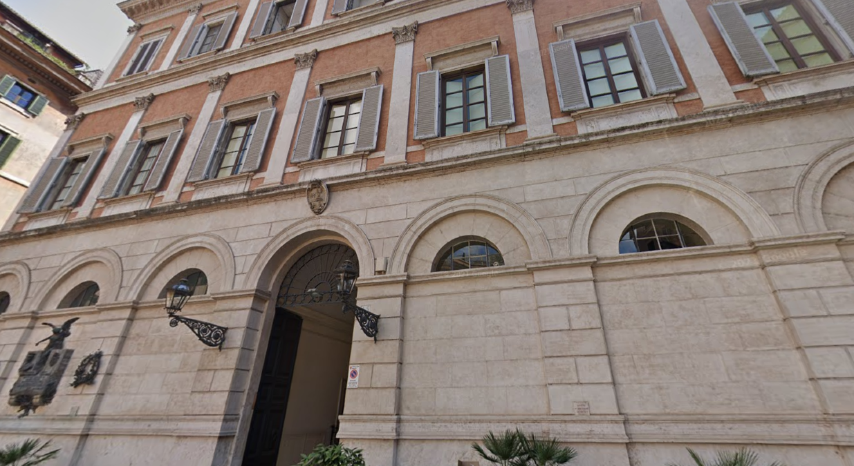Tre allarmi bomba in tre ore: evacuati Palazzo Grazioli e sede FdI, rientrato quello a Palazzo Chigi - Palazzo Grazioli