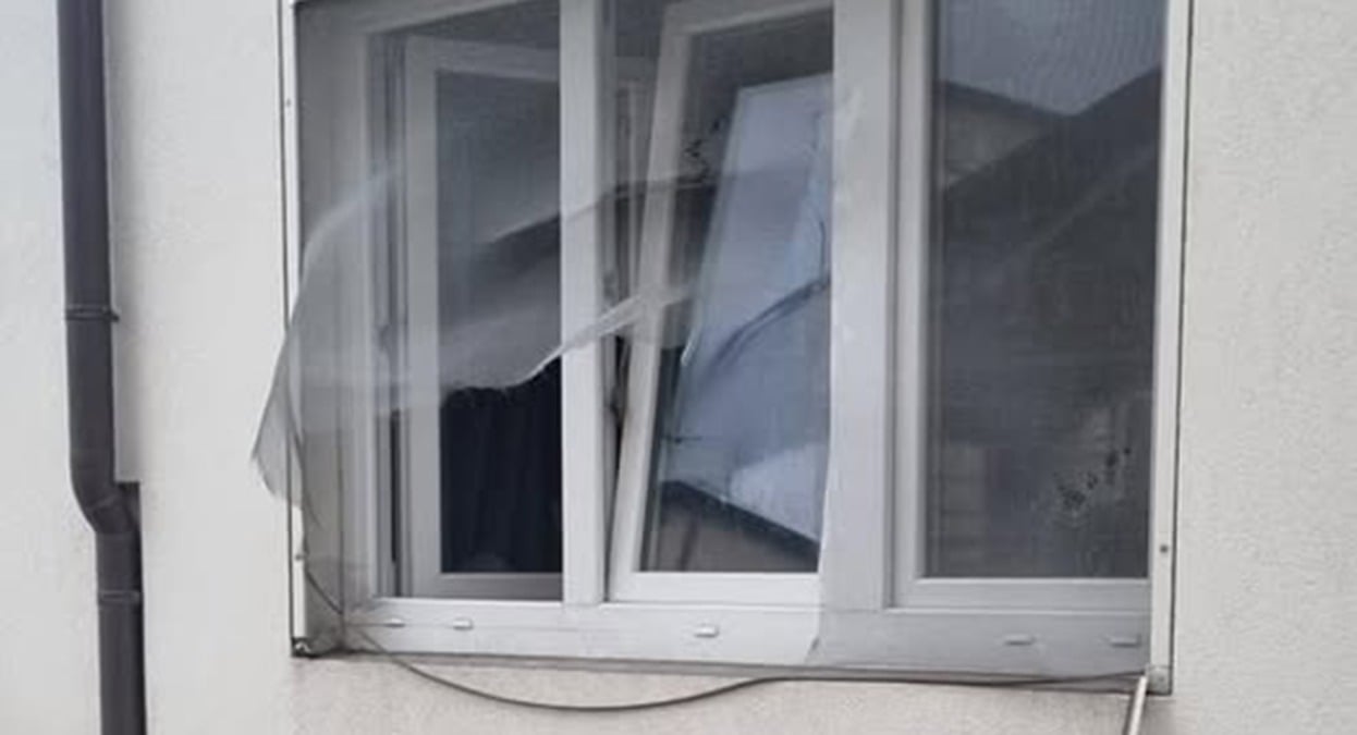 Santarcangelo: furto alla Pizzeria al taglio Ciak: portati via 200 euro - La finestra forzata dai ladri