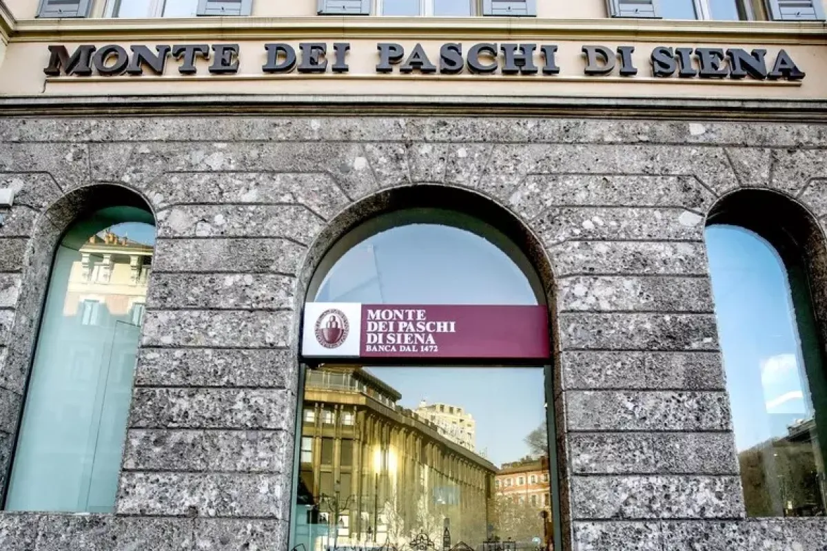 Lovaglio escluso dalla lista Mps: il cda valuta i possibili successori - Una filiale del Monte dei Paschi di Siena