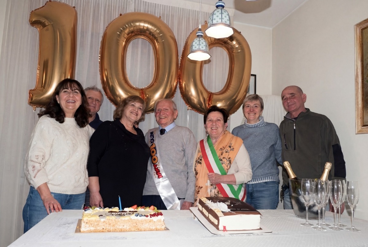 Cento anni e patente rinnovata: festa per il super nonno di Riccione - 