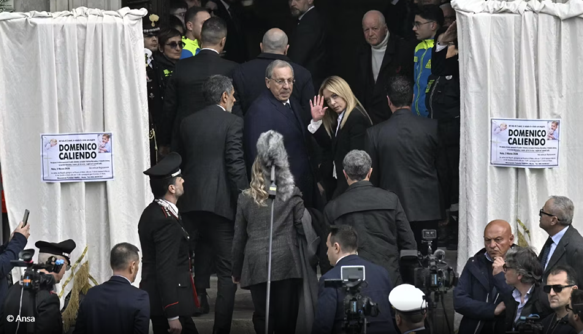 L’ultimo saluto a Domenico, il “nostro guerriero”: Nola si stringe attorno alla famiglia - © Ansa