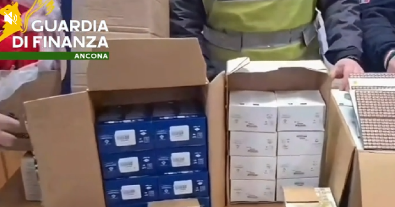 Maxi sequestro al porto di Ancona: bloccati milioni di detonatori e oltre 300mila munizioni - 