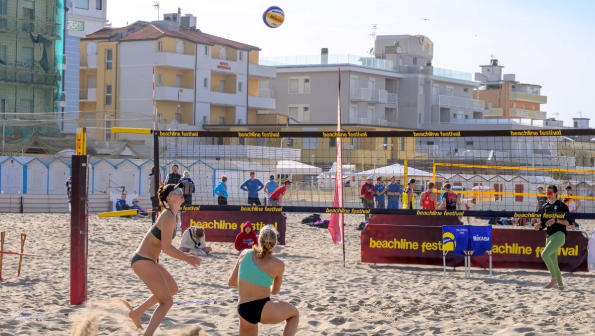 Riccione, il torneo di beach volley porta dopo la Pasqua circa 9000 presenze turistiche - Beachline festival Riccione