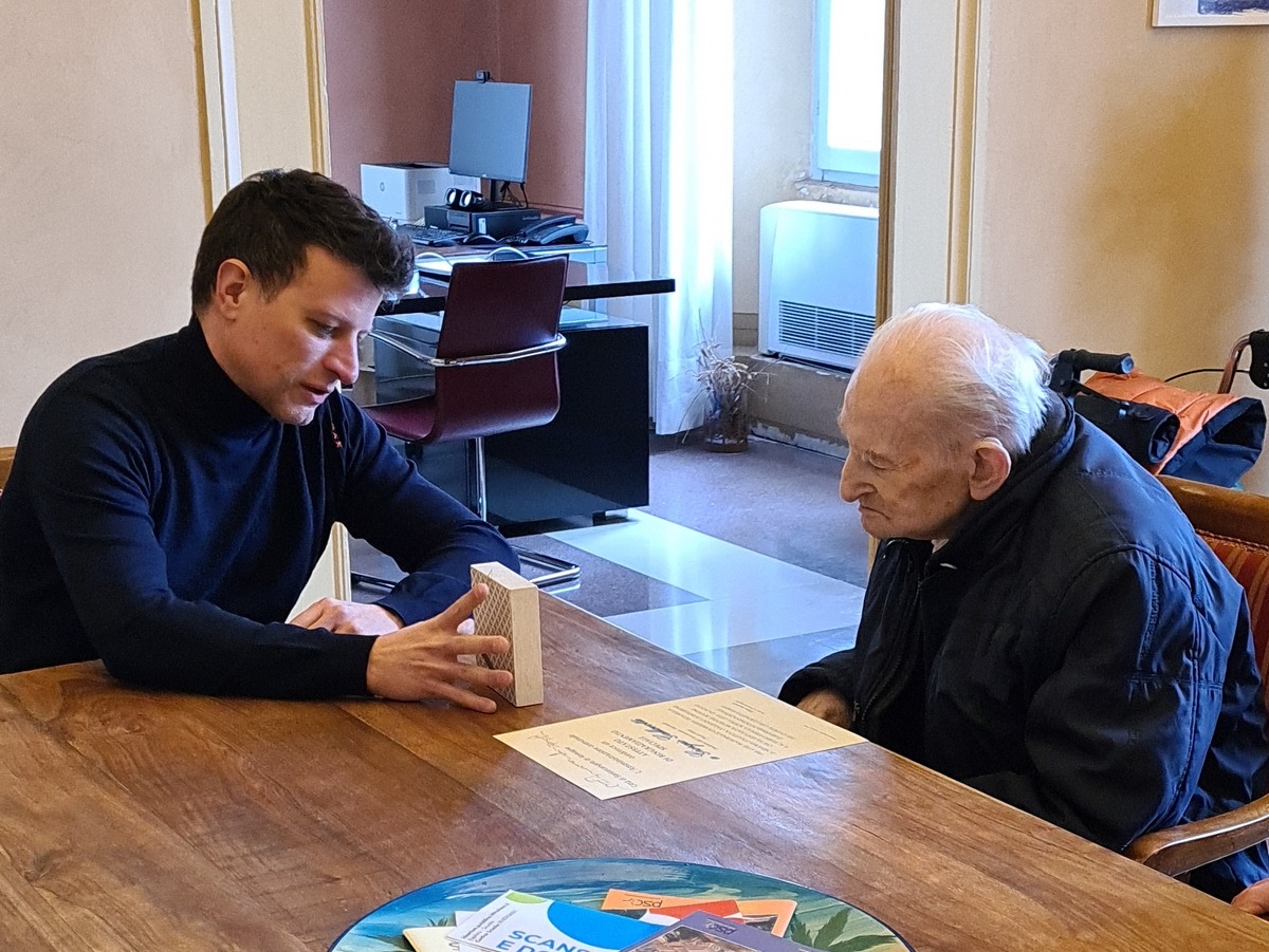 Chiuse la merceria, ma con i bottoni rimasti ne fece un museo: un riconoscimento per Giorgio Gallavotti - 