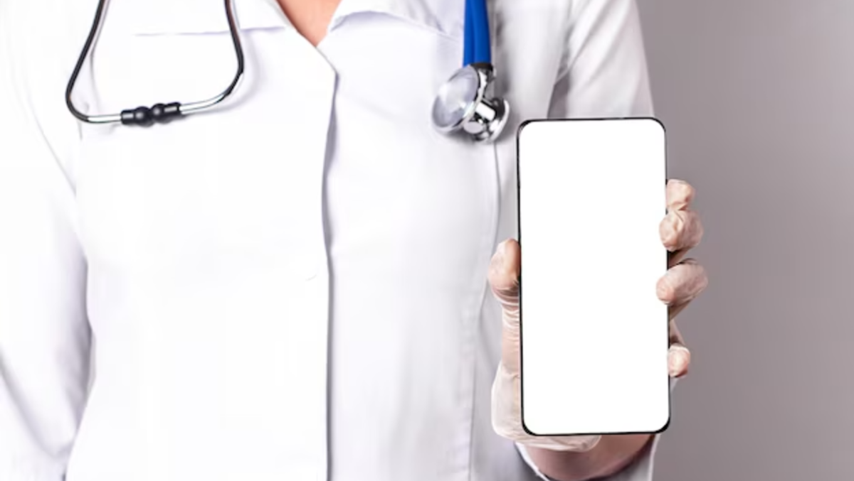 Alta Valmarecchia, si finge paziente e manda foto del pene alla dottoressa: condannato