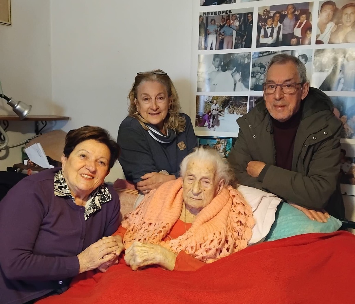 Riccione festeggia i 102 anni della storica bidella Pierina Serafini - 