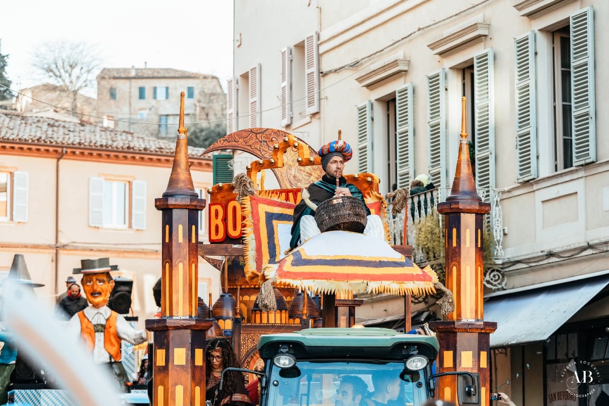 San Leo, maschere e colori per una domenica di festa con il Carnevale - 