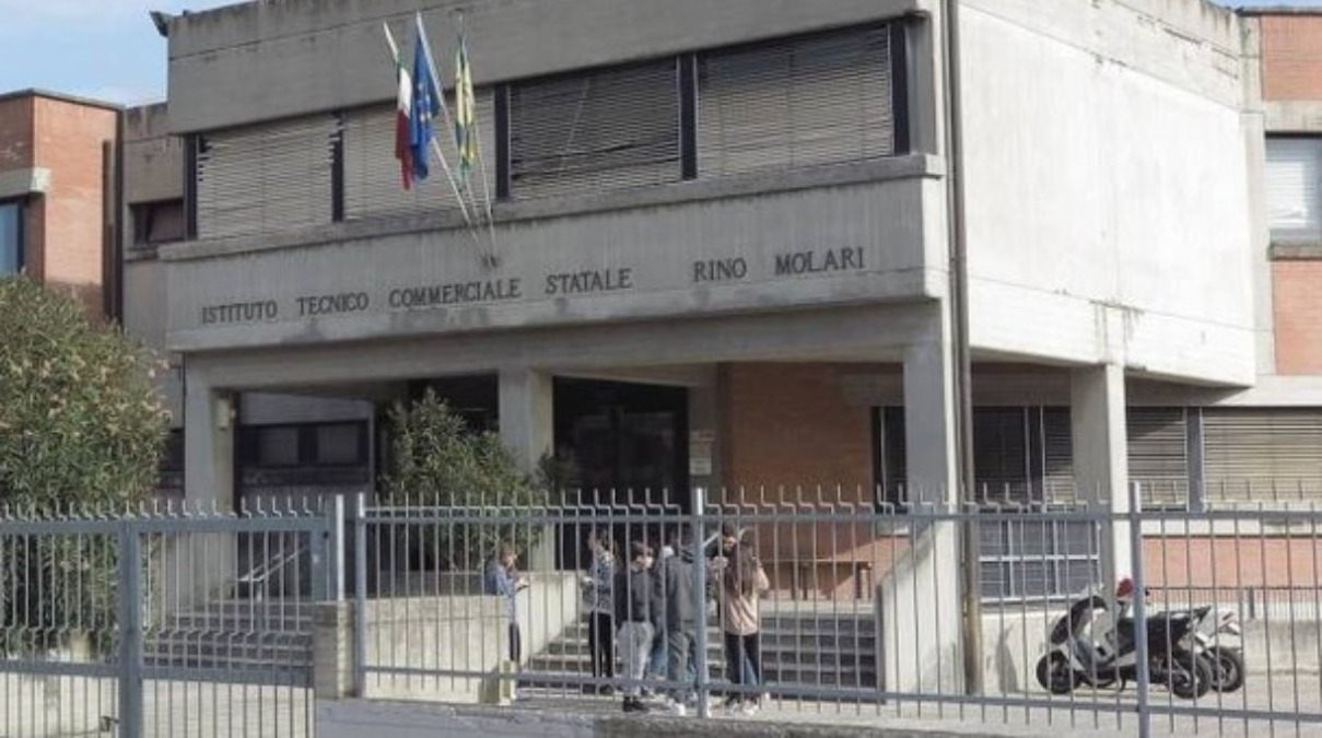 Santarcangelo: oltre 80 studenti si sfidano al Debate Day tra scuole d’eccellenza - 
