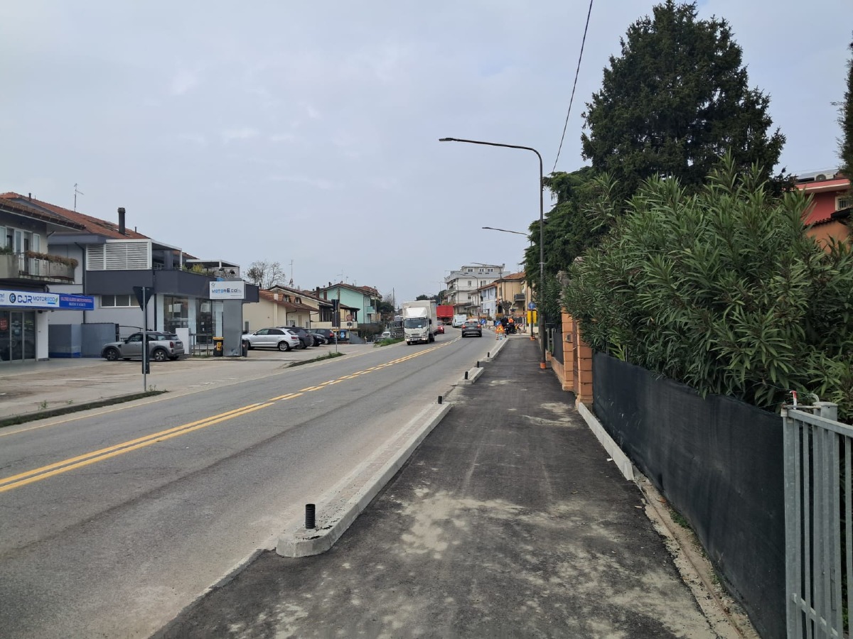 Nuova pista ciclabile a Riccione: lavori notturni in viale Giulio Cesare - 