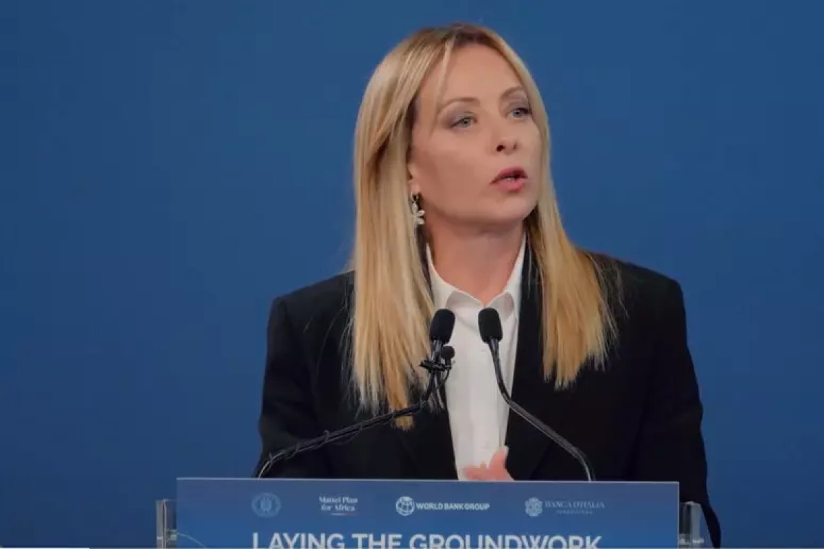 Caro benzina, il governo apre al taglio delle accise. Allarme imprese: “Rincari sull’energia da 10 miliardi” - 