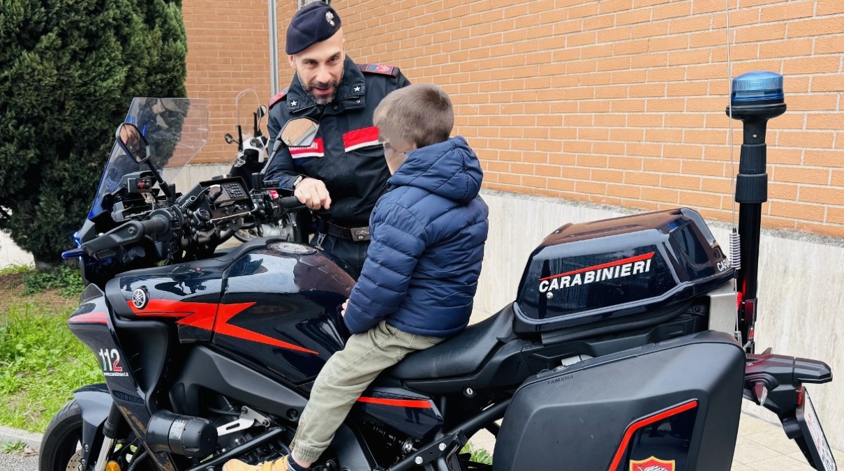 A soli 4 anni, Nicolò ha già le idee chiare: "Papà, da grande voglio fare il Carabiniere" - 