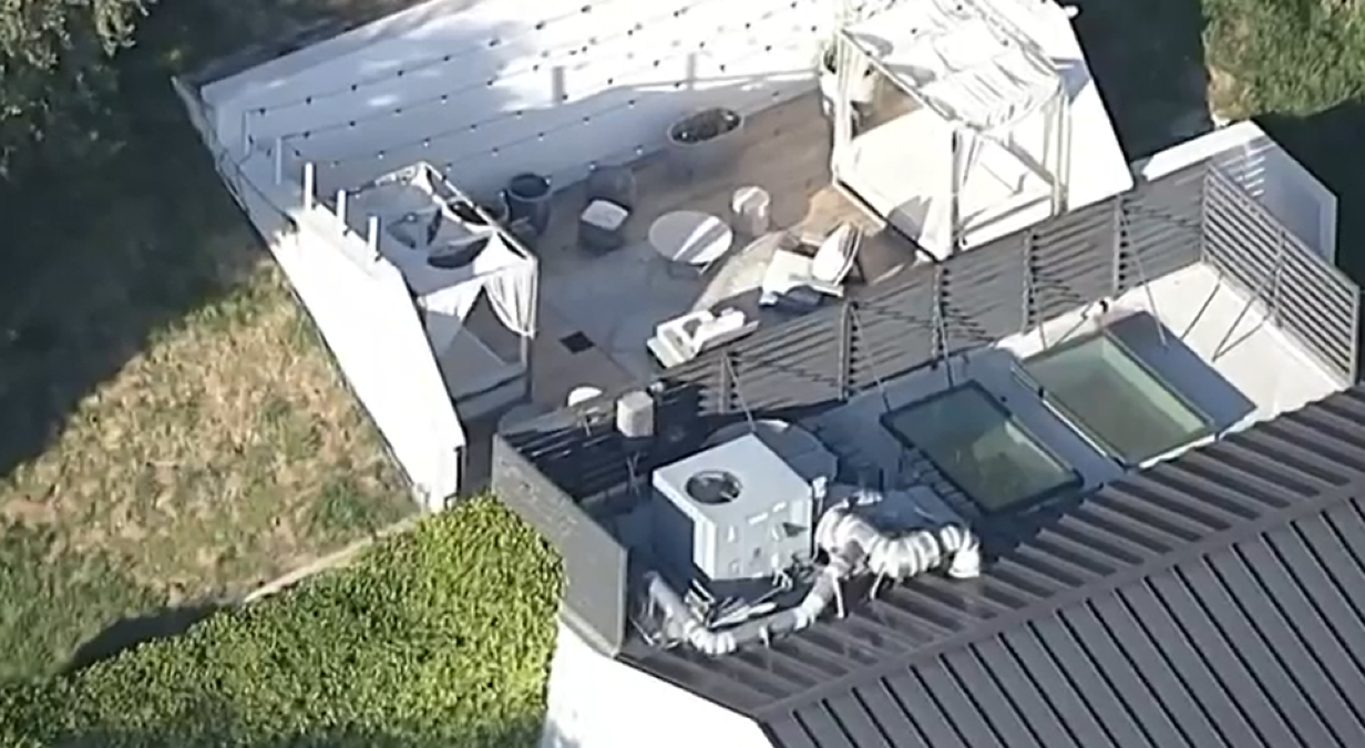 Spari contro la villa di Rihanna a Los Angeles - © Rai