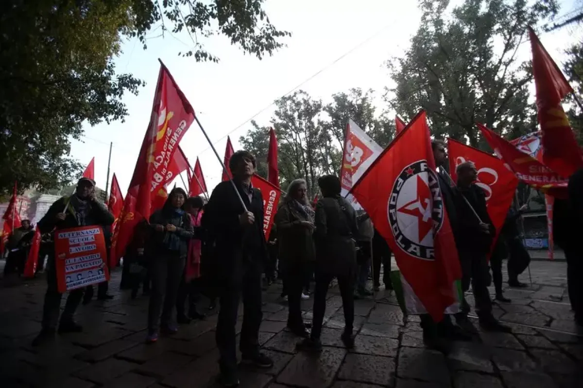 Sciopero generale in corso: scuole e sanità in difficoltà - © Ansa