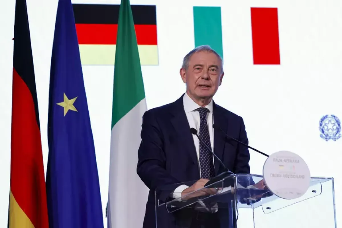 Allarme greggio, Urso convoca d’urgenza la Commissione: “Forniture stabili”. Macron: “Missione su Hormuz” - © Ansa