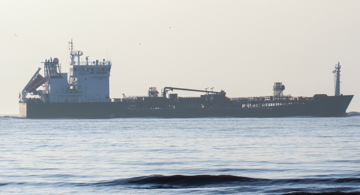 Trump minaccia l’Iran: “Colpiremo venti volte più forte se fermerà il petrolio nello Stretto di Hormuz” - 