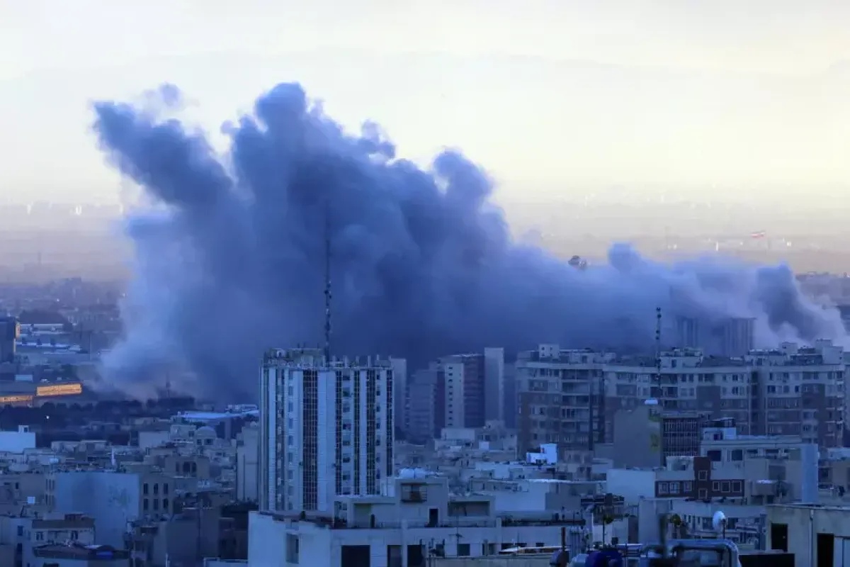 Tensione alle stelle: Teheran minaccia ritorsioni contro obiettivi economici USA e israeliani - 