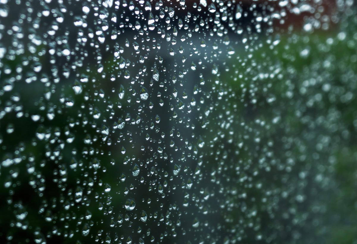 Grandinata improvvisa a Roma Nord: strade imbiancate e forti temporali - 