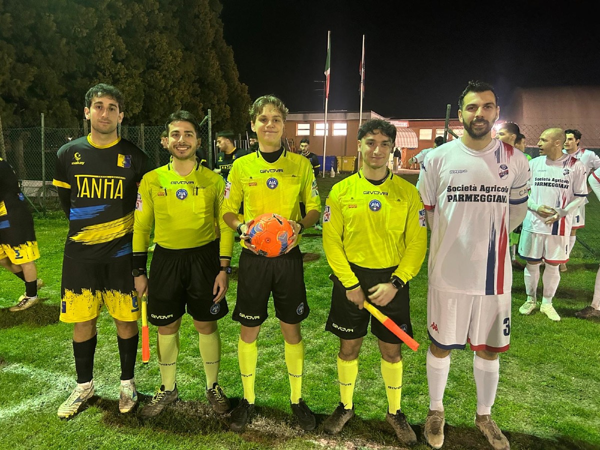 Diretta testuale Casumaro - Novafeltria 0-0 - I capitani Giacobbi e Vinci con la terna arbitrale