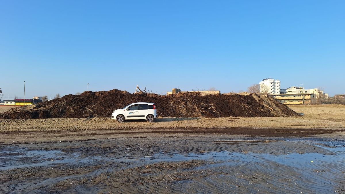 Rimini prepara l’estate: pulizia delle spiagge, sfalcio del verde e ripascimento dell’arenile - 