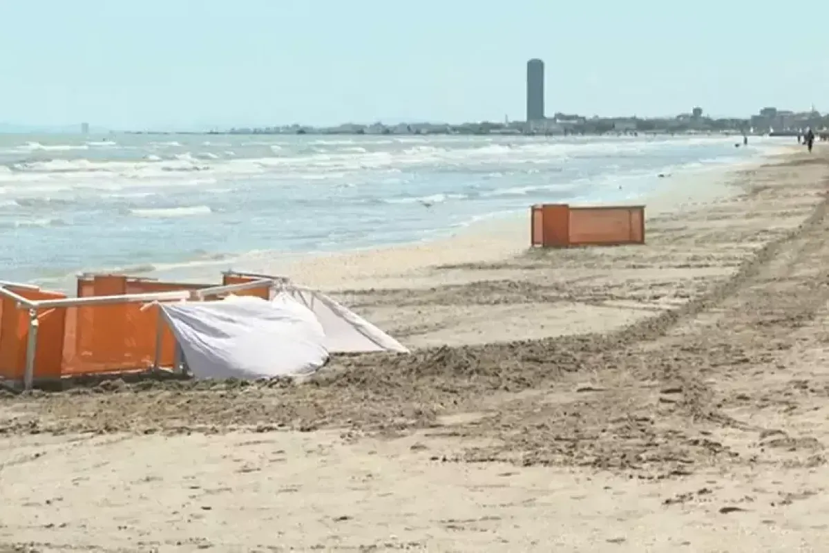 Travolta dalla ruspa a Cervia: l'imputato era in zona vietata e positivo alla cocaina - 