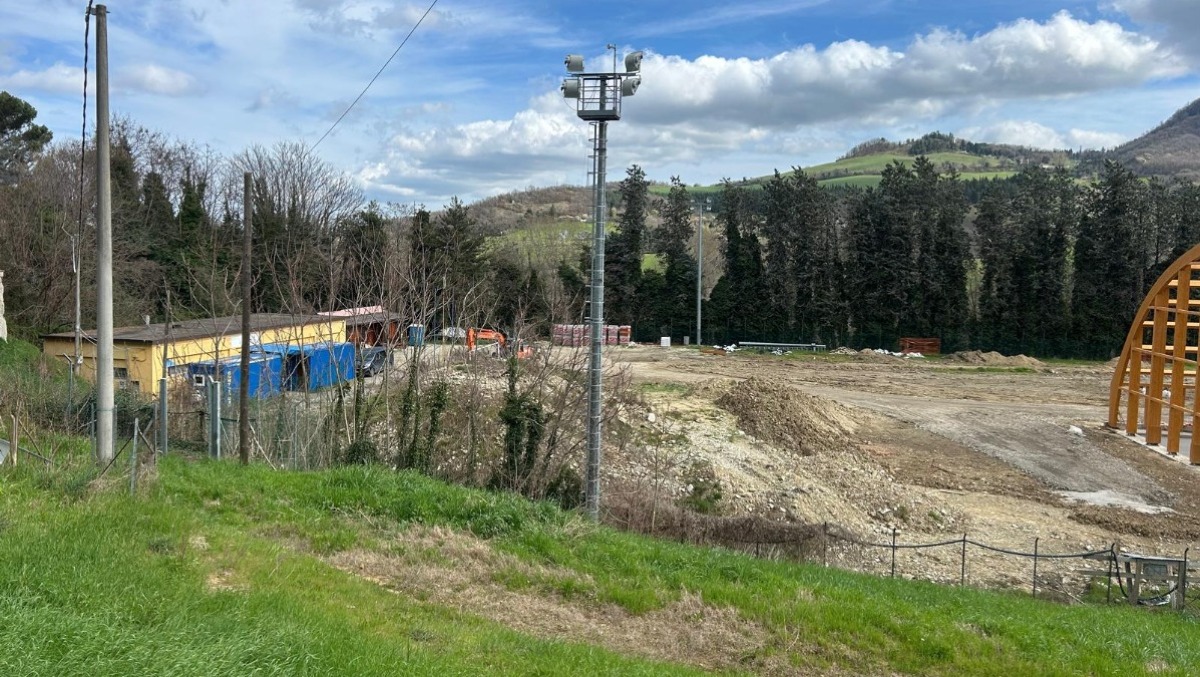 Novafeltria guarda al futuro: le idee per il centro sportivo e per l'area del campo del fiume - Cantiere nuova piscina e palestra di Novafeltria