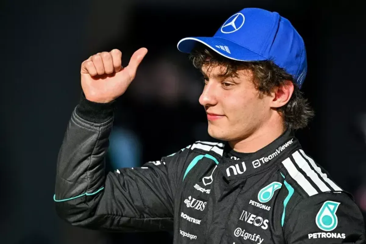 Antonelli pole in Cina, il più giovane di sempre in F1: in seconda fila le Ferrari di Hamilton e Leclerc - 