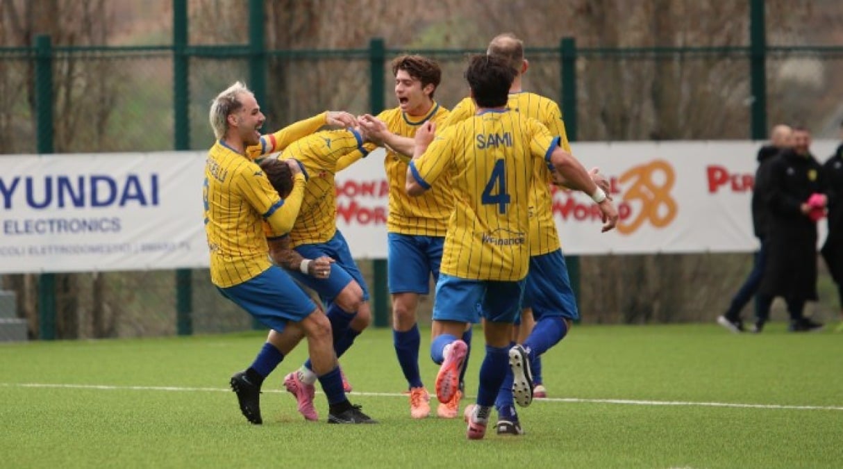 Calcio RSM, prova di forza del Tre Fiori con la Virtus (4-1) - L'esultanza del Tre Fiori (foto FSGC/Montanari)