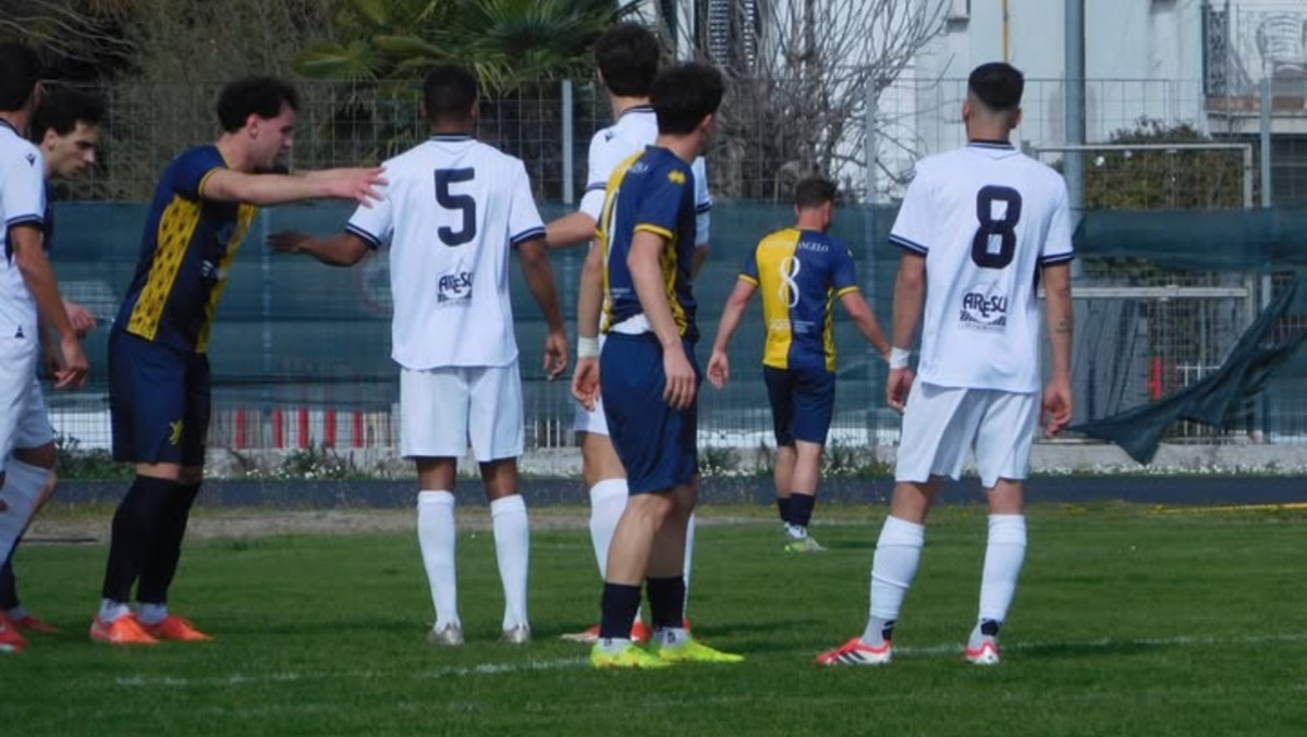 Santarcangelo, la cura Fregnani funziona: Massa Lombarda battuto 1-0 - Massa Lombarda - Santarcangelo