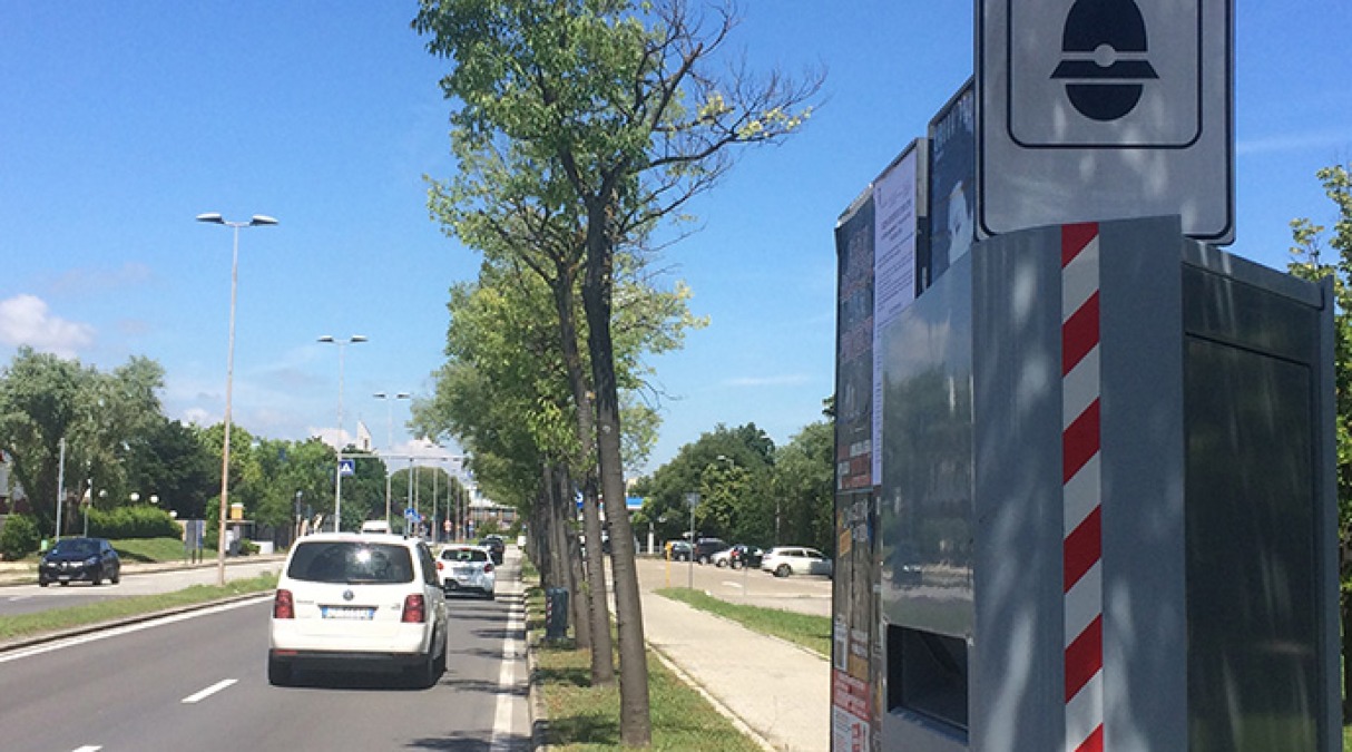 Controlli di velocità, scontro legale a Rimini: chiesta la sospensione dei nuovi autovelox - 
