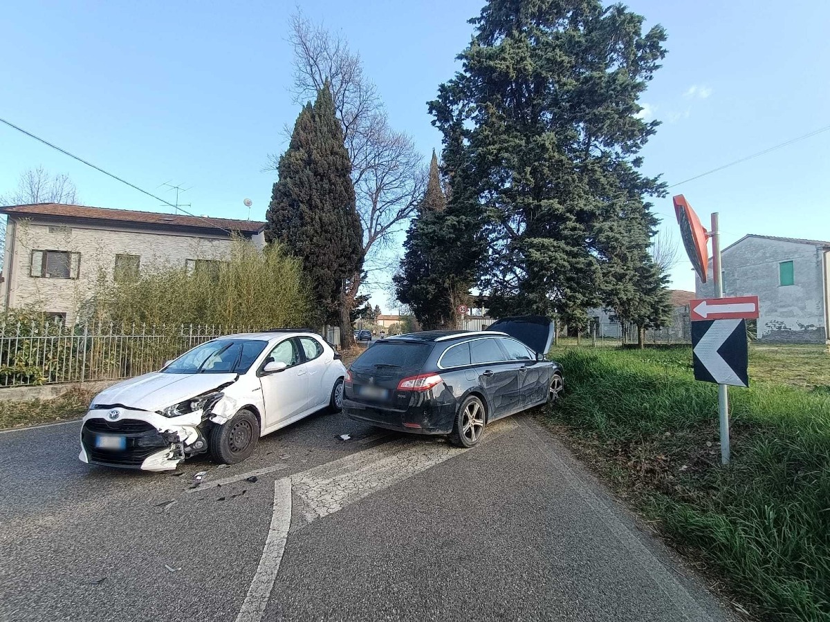 Scontro tra due auto in Valconca, una donna ferita - Ph Ballante