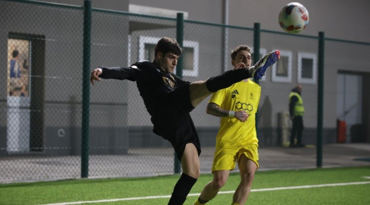 Calcio, Coppa Titano:  le semifinaliste ripartono dallo 0-0 dell’andata - Una fase di Juvenes-La Fiorita (foto FSGC/Montanari9