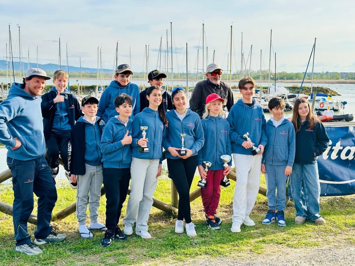 Club Nautico Rimini protagonista al Trasimeno: giovani velisti in crescita - 