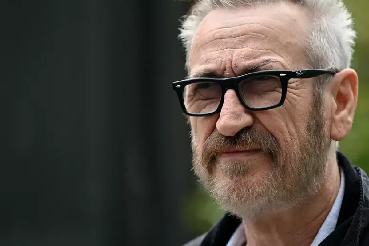 Giallini si frattura una gamba: stop alle riprese di Rocco Schiavone 7 - 