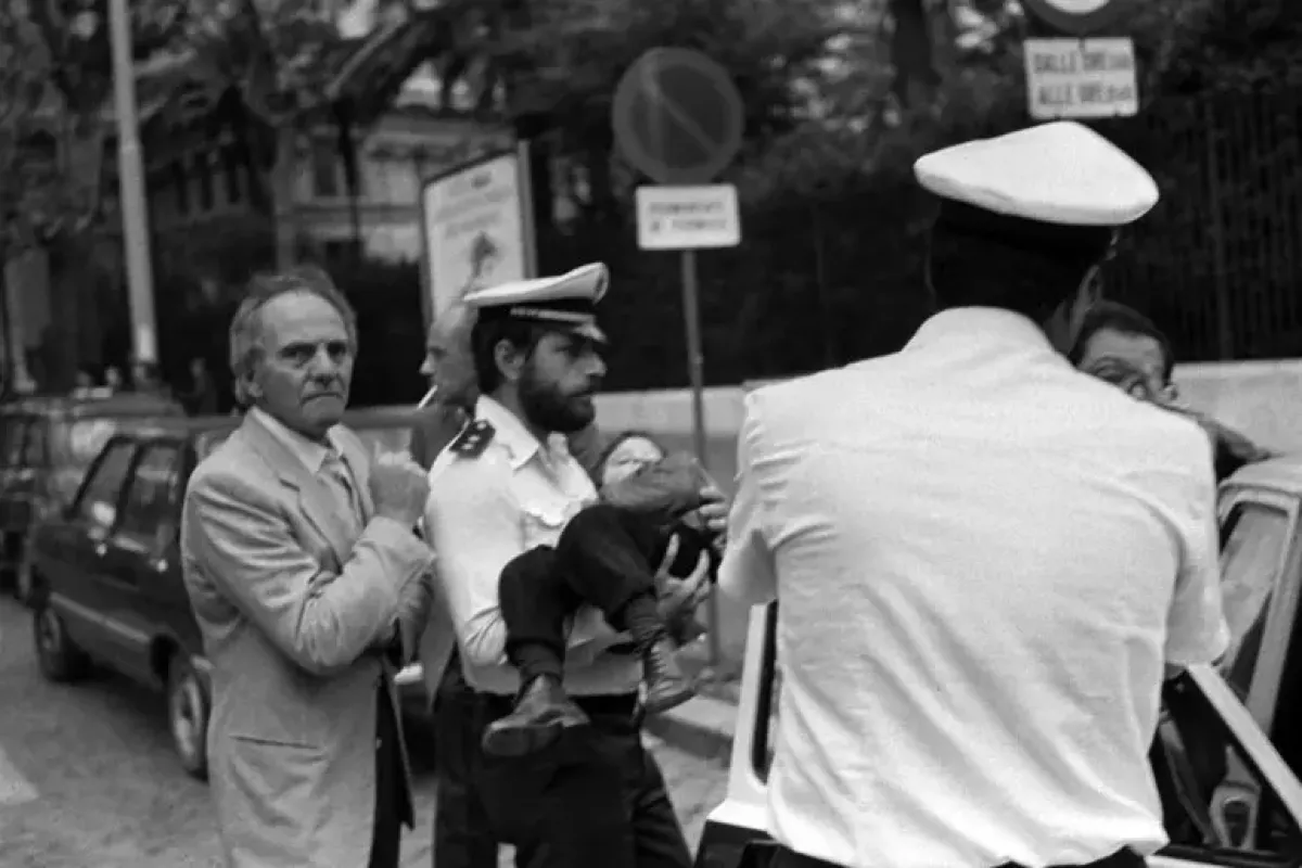 Attentato alla Sinagoga di Roma, cinque indagati verso il processo: per la Procura legami con l’azione di Parigi del 1982 - Attentato alla Sinagoga di Roma, 9 ottobre 1982