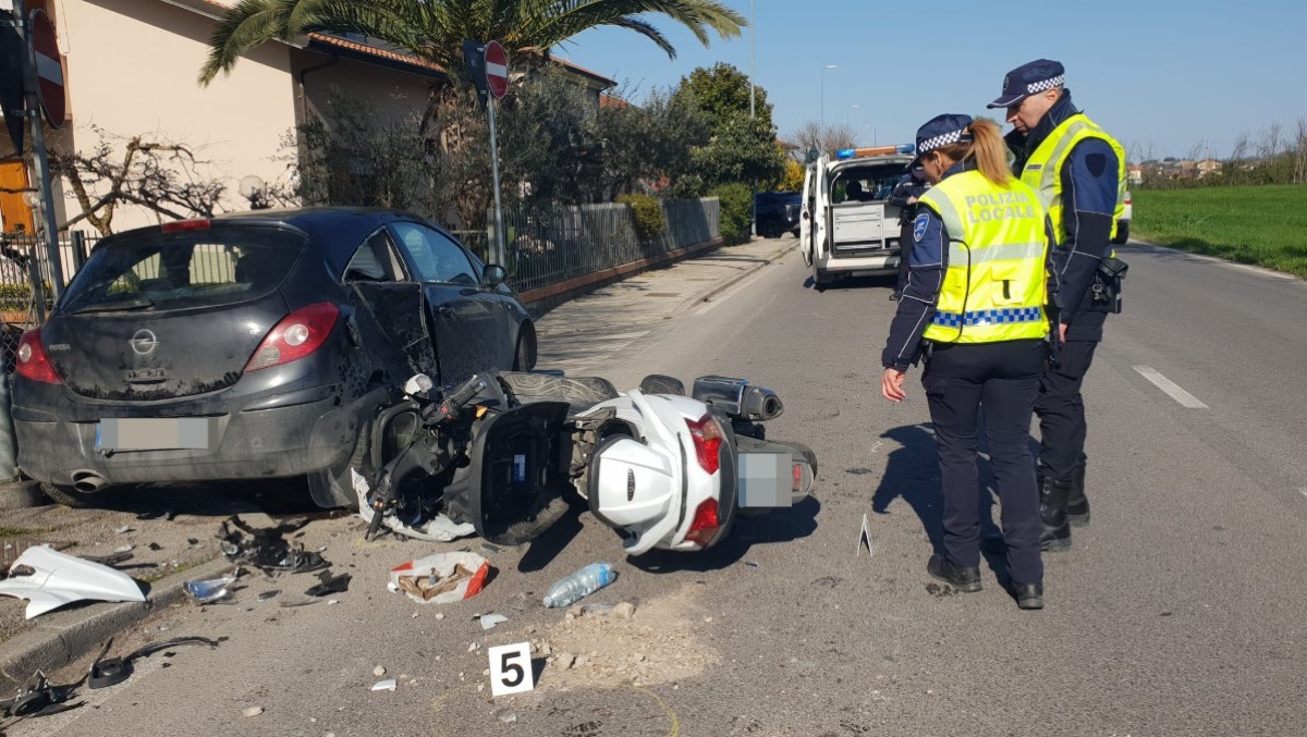 Marecchiese, errore del navigatore: ragazza sbaglia strada in auto e viene centrata da uno scooter - altarimini.it (vietata la riproduzione)