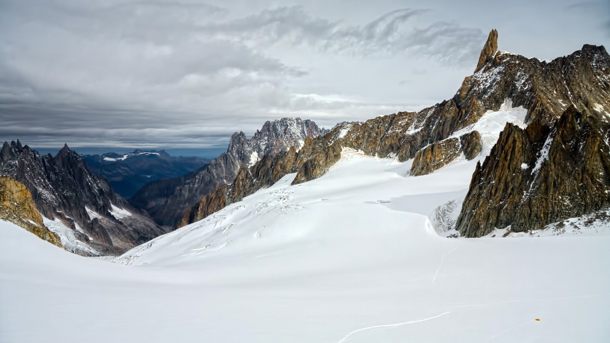 Pietre travolgono due alpinisti sul Monte Bianco: muore aspirante guida italiana - Repertorio