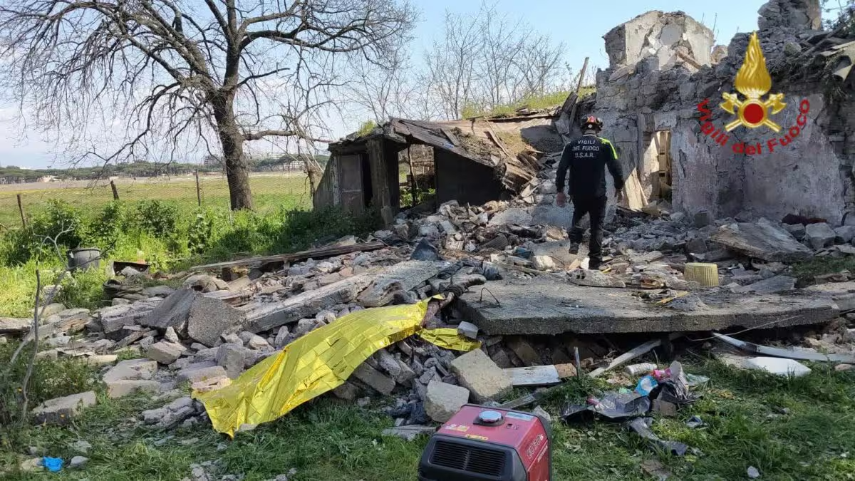 Crolla un casale al Parco degli Acquedotti: trovati due morti - © Vigili del Fuoco