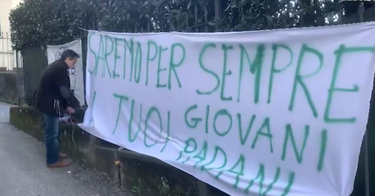 Addio a Umberto Bossi, Gemonio si stringe al suo fondatore - © Ansa