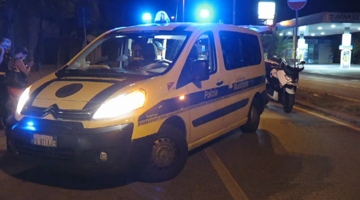 Tragedia nella notte a Milano: scontro tra auto e moto, morti due giovani - Repertorio