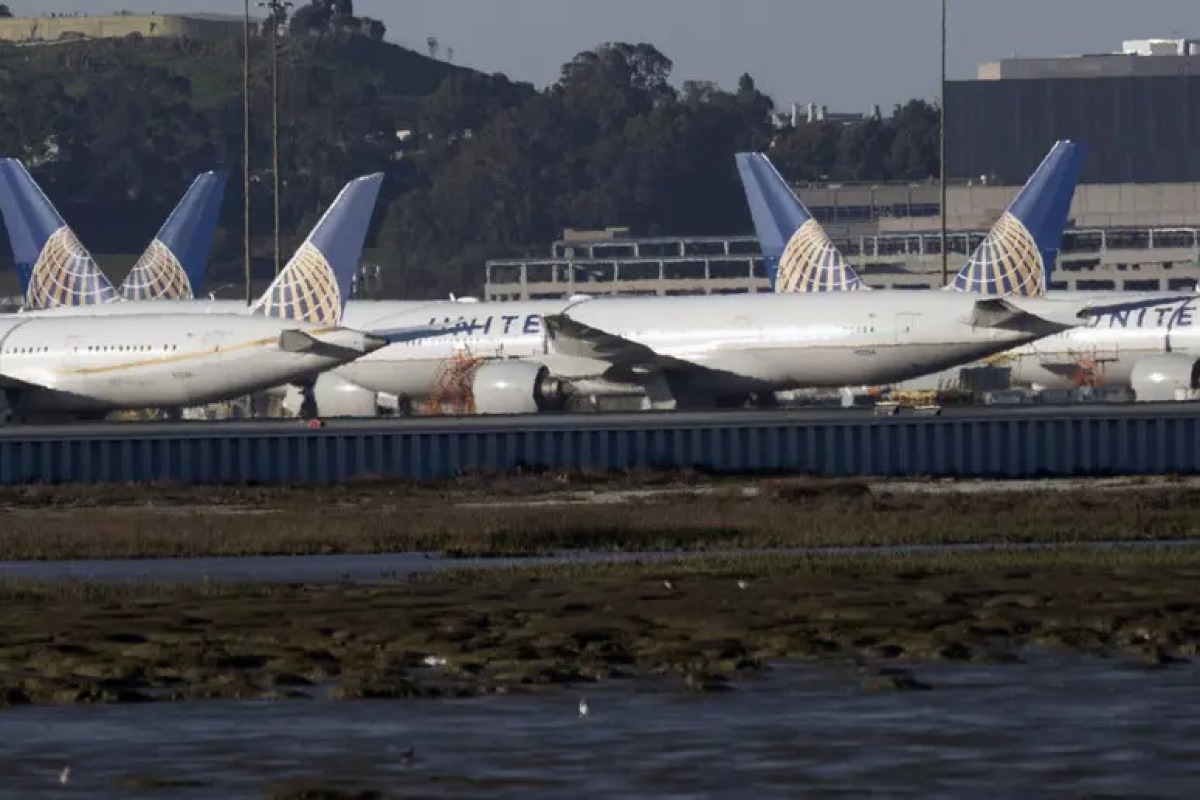 United Airlines taglia i voli: carburante troppo caro - 