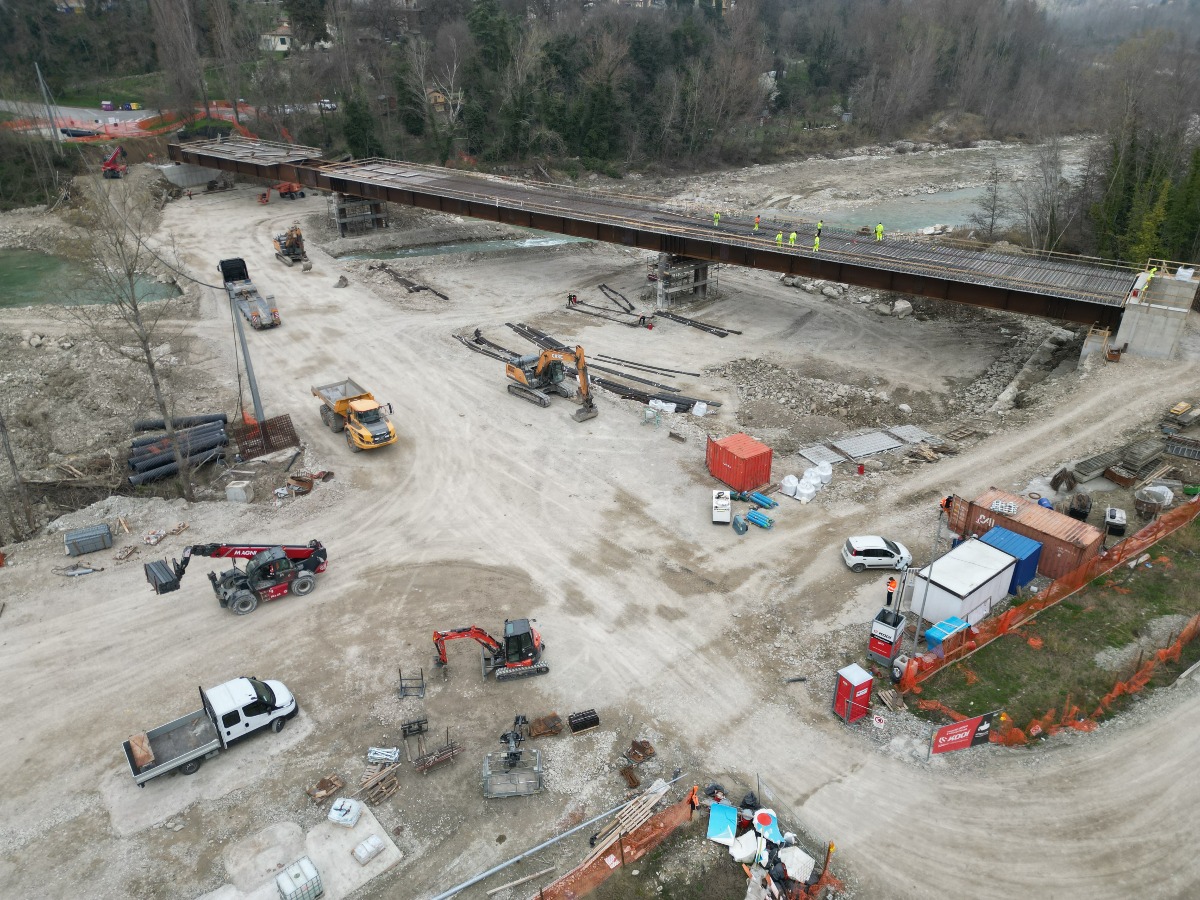 Ponte tra Novafeltria e Maiolo, avanti con i lavori: posato l’impalcato metallico e in arrivo la soletta - 