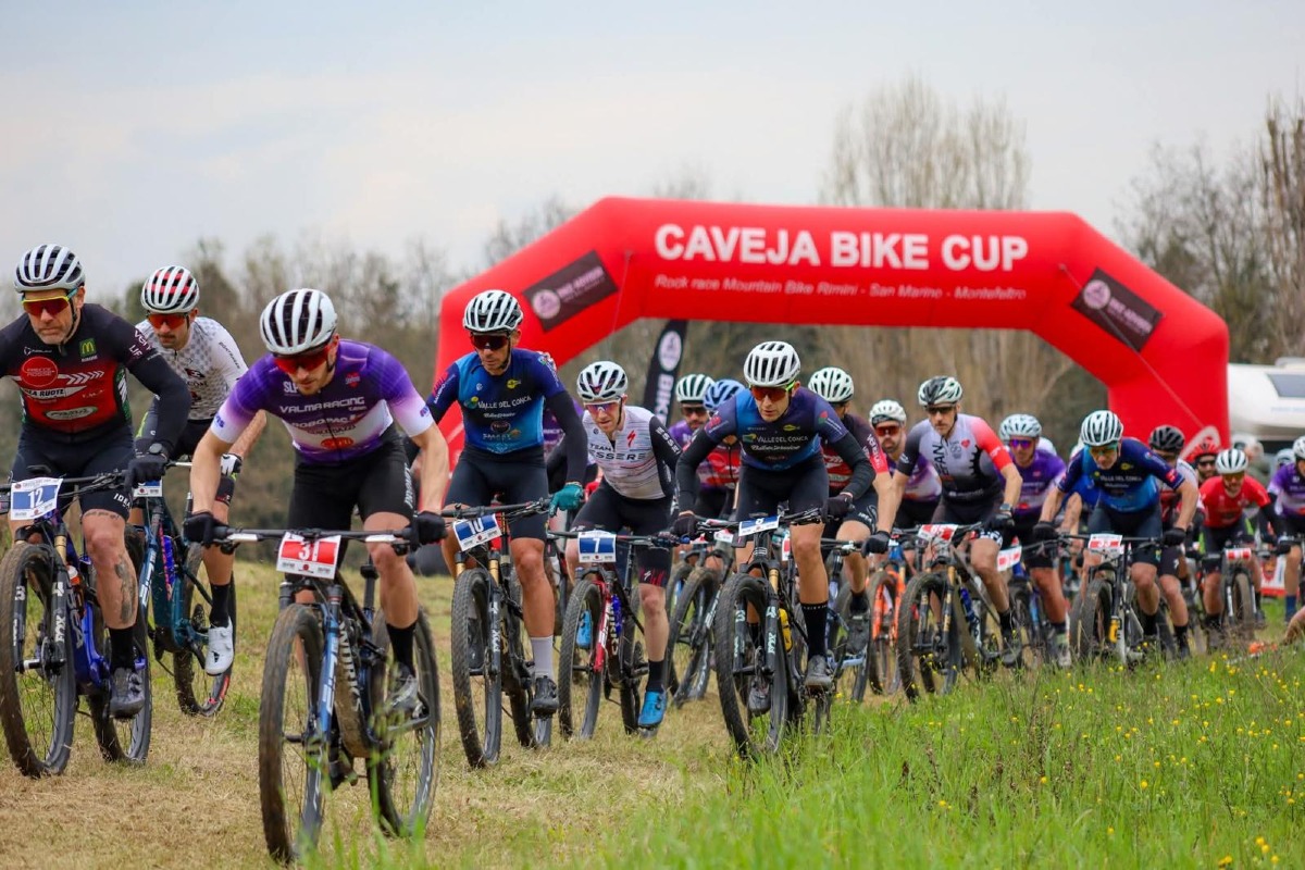 Emanuele Bucci delle Freccerosse domina la tappa della Caveja Bike a Santarcangelo - Caveja Bike Cup a Santarcangelo
