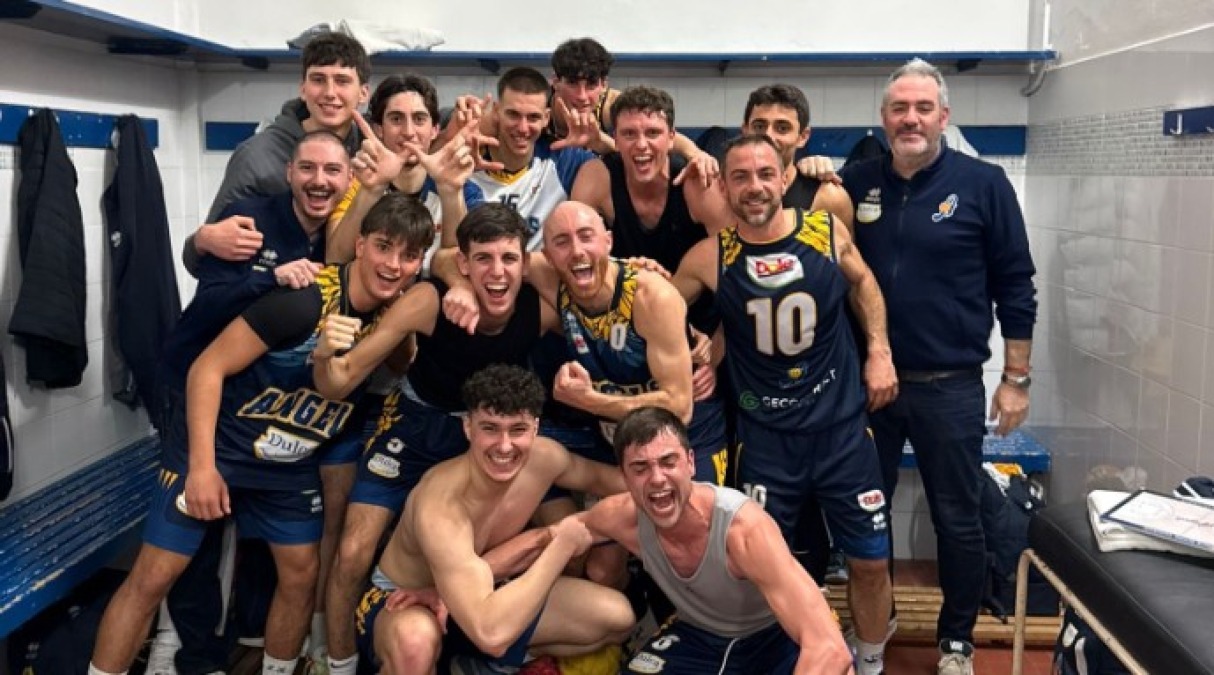 Basket C, Dulca passa ad Urbania e va nei playoff (53-59) - La Dulca esulta