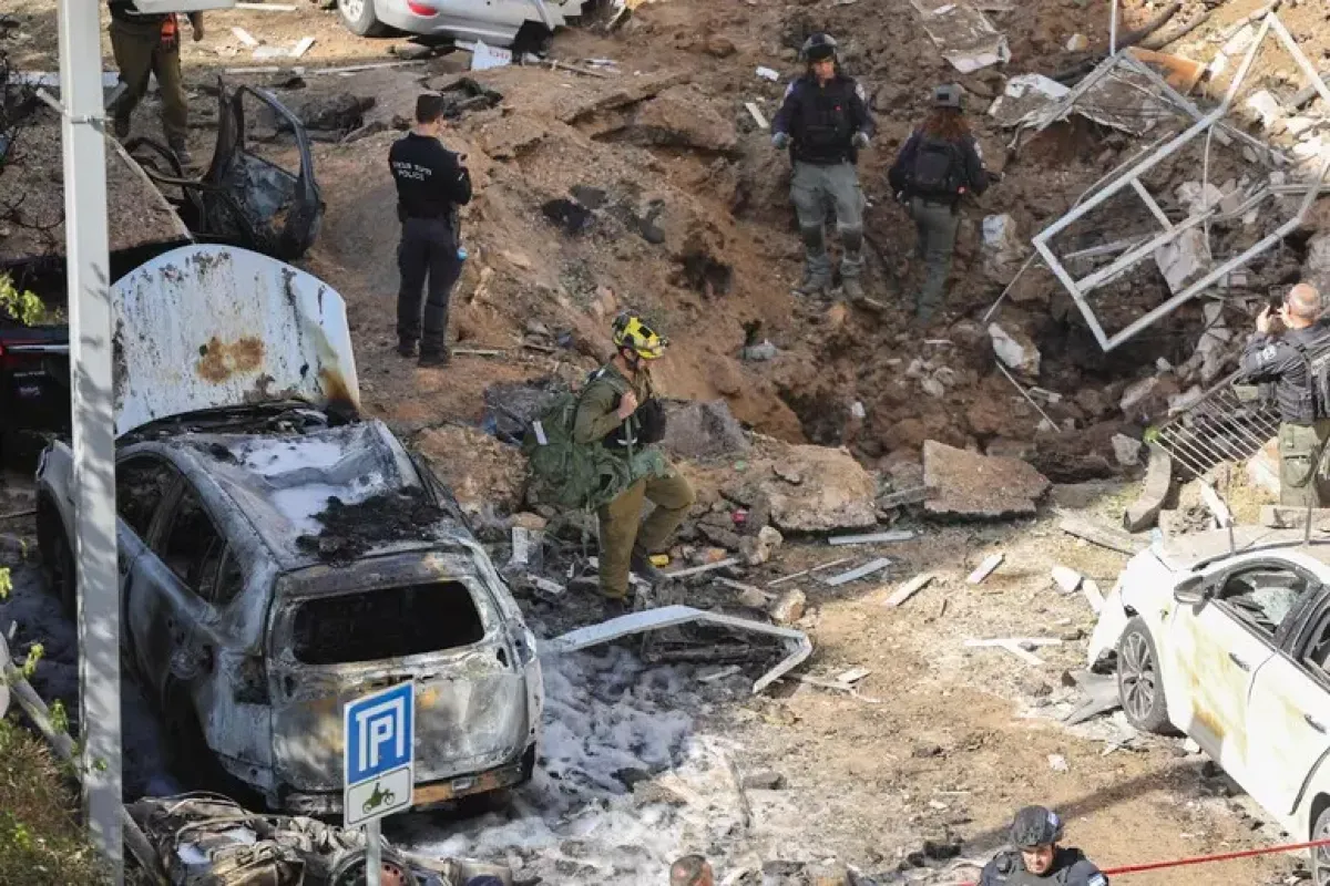 Raid su infrastrutture energetiche iraniane: il Brent torna sopra i 100 dollari - Tel Aviv © ANSA/AFP