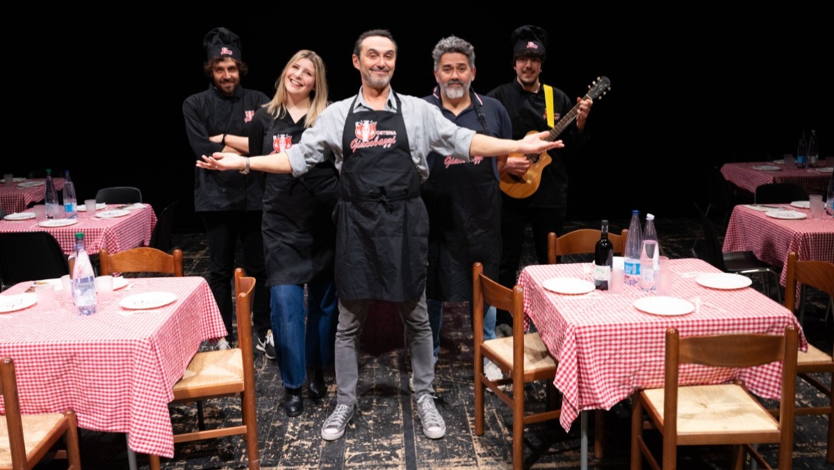 Giacobazzi porta in scena un’osteria teatrale: show sold out a Riccione - 