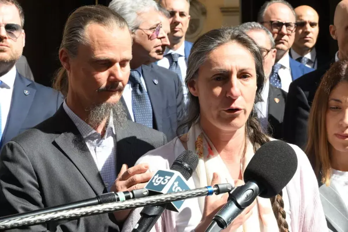 La madre del “bimbo del bosco” ricevuta da La Russa: “Vogliamo tornare a essere una famiglia” - 