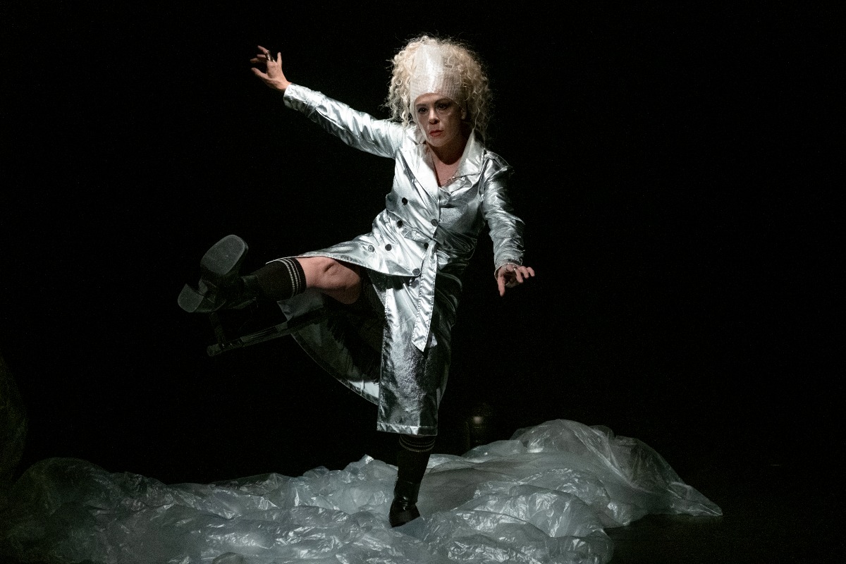 “Anna Ghiaccio”: un viaggio tra realtà e rappresentazione sul palco contemporaneo a Novafeltria - Ph Meliti Sara