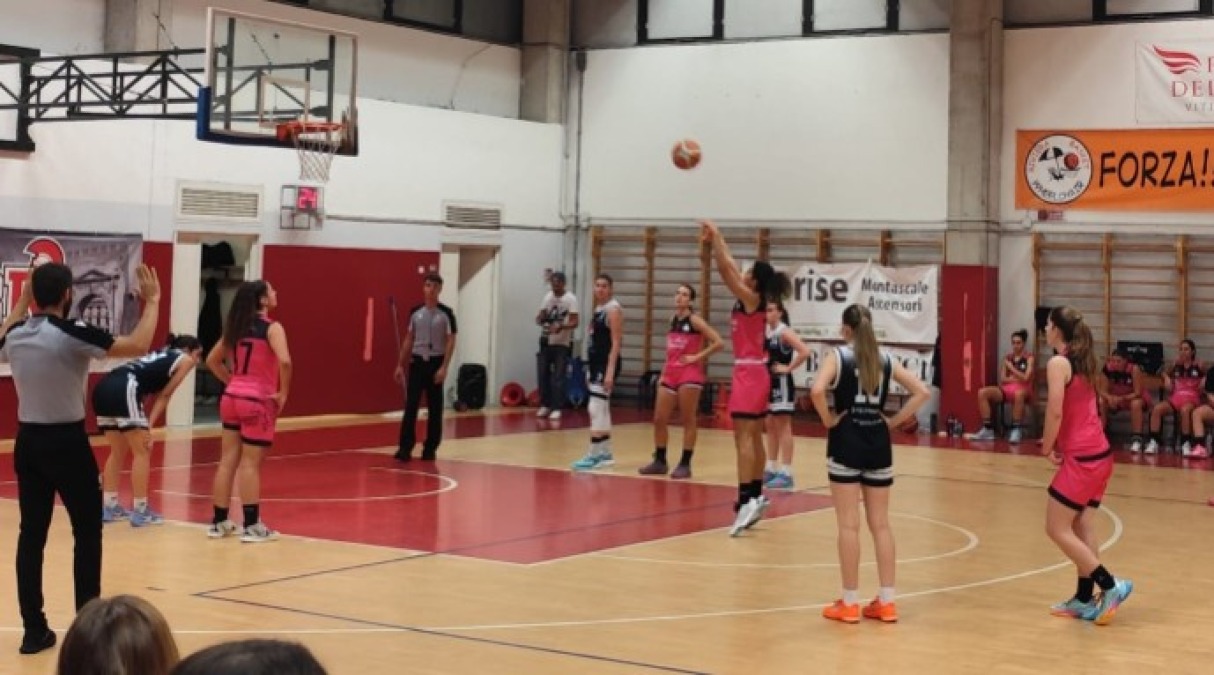 Basket B femminile, Ren-Auto in casa della Magik Parma - Ren-Auto al tiro libero